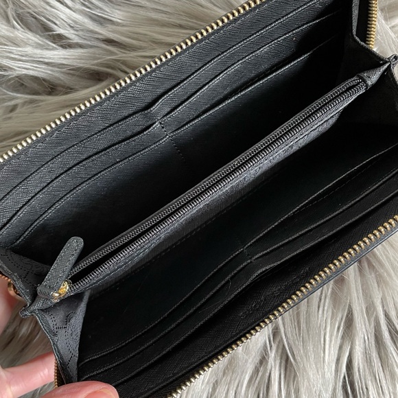 Michael Kors Large Black Wallet - Picture 4 of 7
